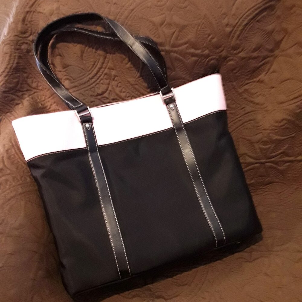 Mobile Edge Susan G. Komen Laptop Bag
